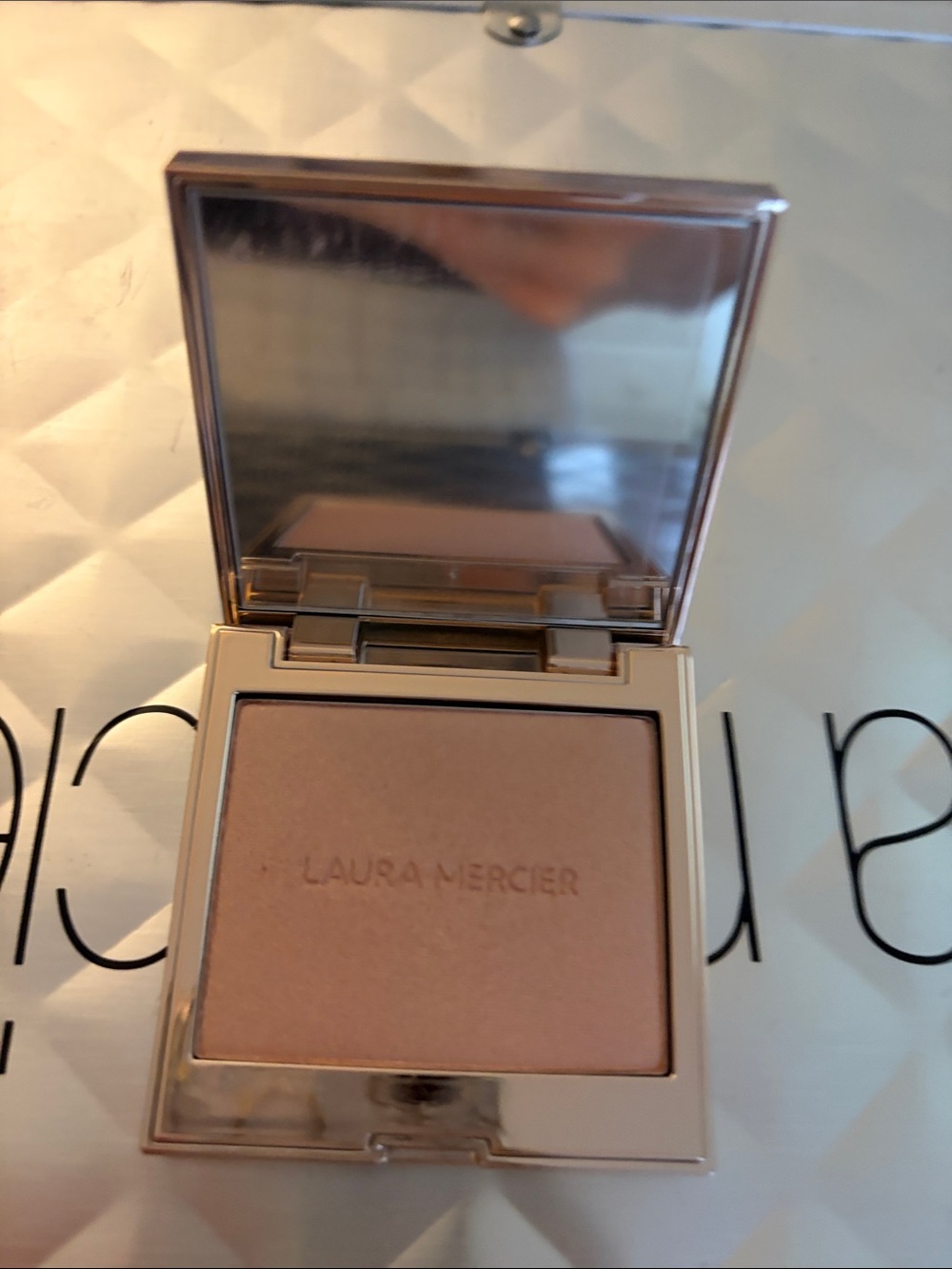 laura mercier Rose-Beige Luminous Blush Compact